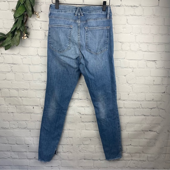 GOOD AMERICAN GOOD LEGS Step Hem Skinny Jeans size 2/26 - Picture 2 of 9